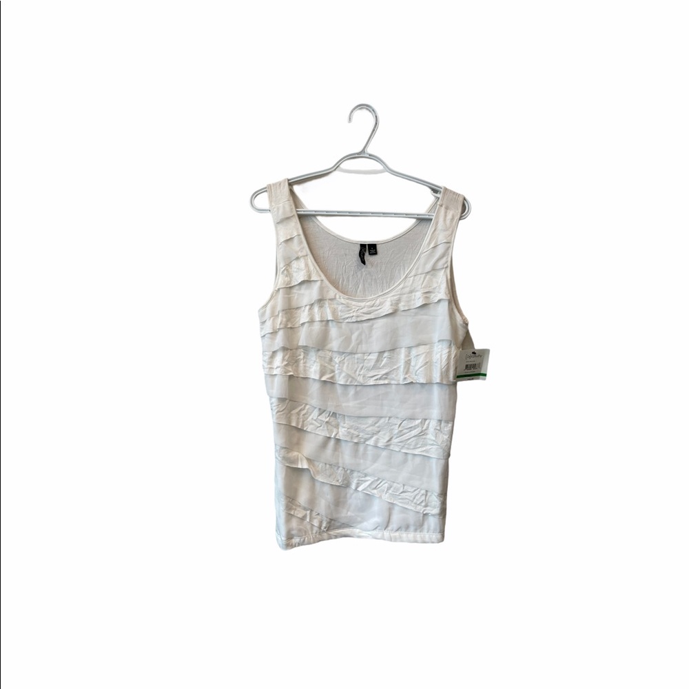 🎀3/$30 NWT Relativity white ruffle top